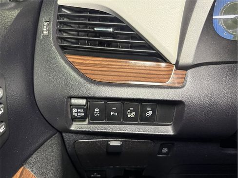 Used 2017 Toyota Sienna Limited Premium image 36