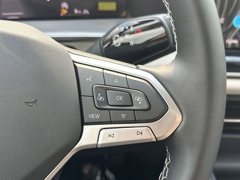 New 2025 Volkswagen Tiguan SE image 19