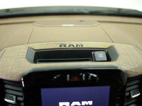 Used 2024 RAM 3500 Limited image 32