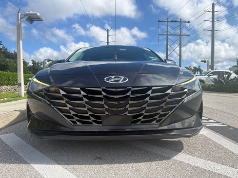 Used 2021 Hyundai Elantra SEL w/ Convenience + Premium Package FWD image 8