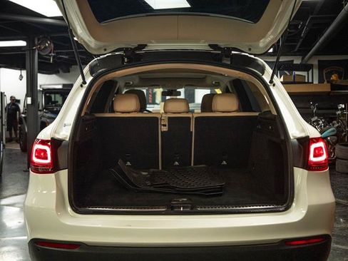 Used 2021 Mercedes-Benz GLC 300 4MATIC w/ Premium Package image 7