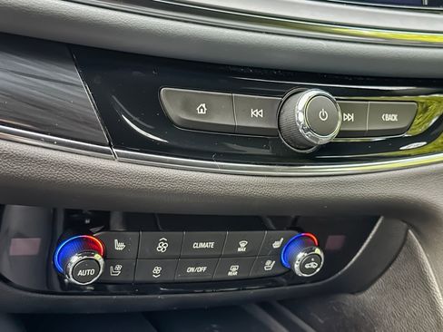 Used 2024 Buick Enclave Premium image 24