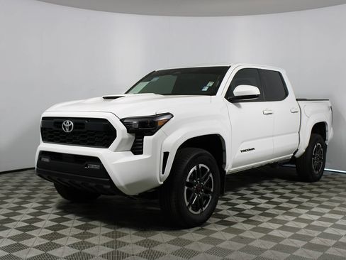 Used 2024 Toyota Tacoma TRD Sport RWD image 4