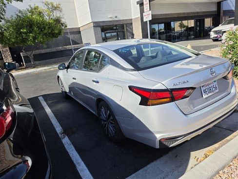 Used 2023 Nissan Altima 2.5 SV image 3