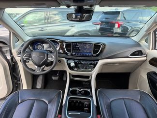 Used 2023 Chrysler Pacifica Limited FWD video 2
