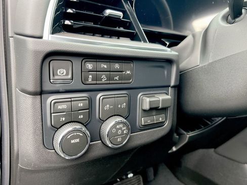 New 2026 Chevrolet Suburban LT AWD/4WD image 16