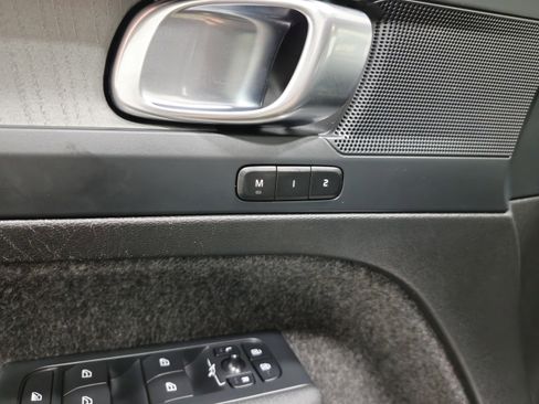 Used 2024 Volvo XC40 B5 Core image 28