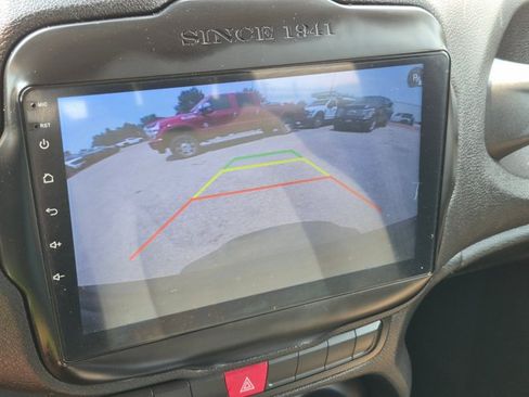 Used 2015 Jeep Renegade Latitude AWD/4WD image 12