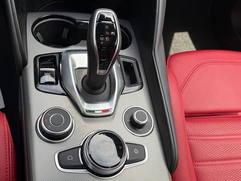 Used 2023 Alfa Romeo Giulia Veloce AWD/4WD image 31
