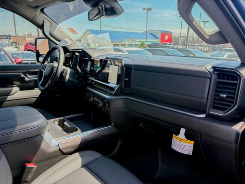 Used 2025 Chevrolet Silverado 2500 LTZ w/ LTZ Plus Package image 23