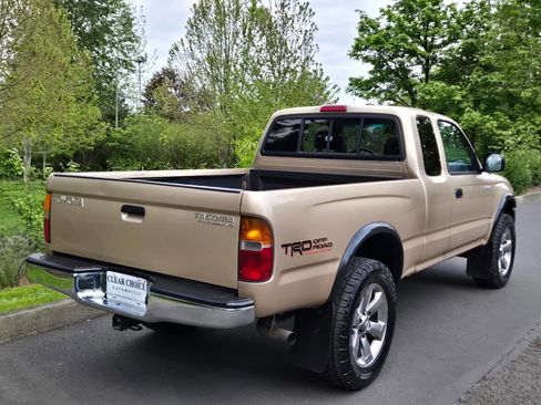 Used 2000 Toyota Tacoma PreRunner RWD image 2