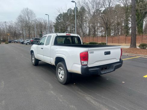 Used 2016 Toyota Tacoma SR image 12