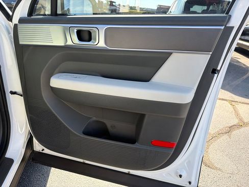 Used 2025 Hyundai Santa Fe SE w/ Tow & Go Package FWD image 14