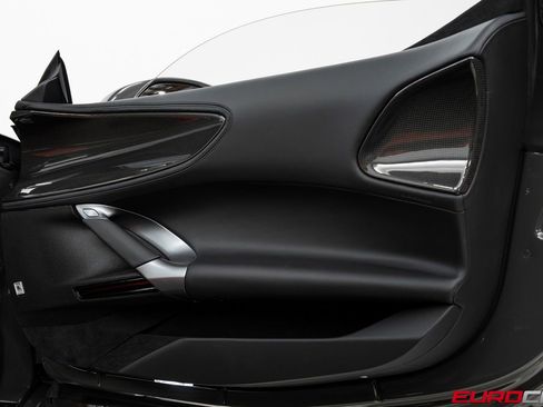 Used 2024 Ferrari SF90 Spider image 34