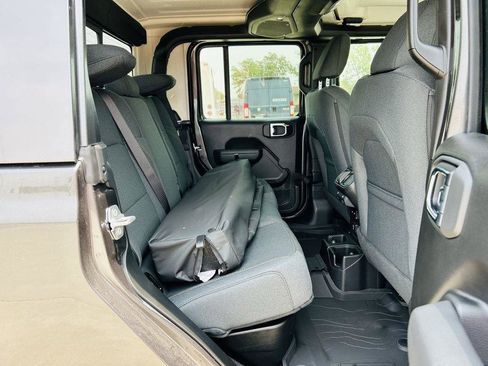 New 2025 Jeep Gladiator Sport image 29