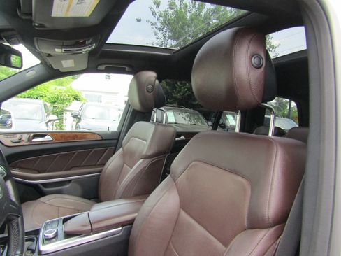 Used 2015 Mercedes-Benz GL 550 4MATIC image 14