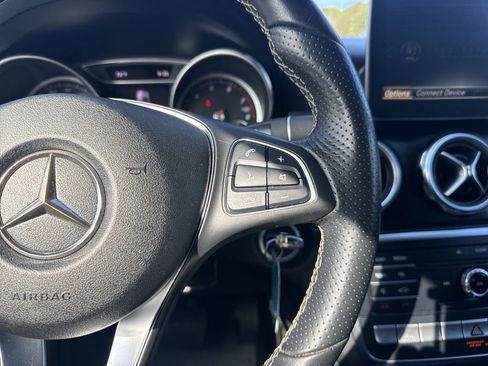 Used 2018 Mercedes-Benz GLA 250 4MATIC image 16