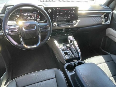 Used 2023 GMC Canyon Denali image 2