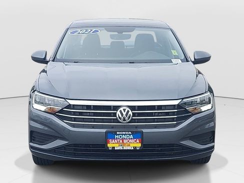 Used 2021 Volkswagen Jetta SE image 2