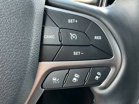 Used 2020 Jeep Grand Cherokee Overland AWD/4WD image 32