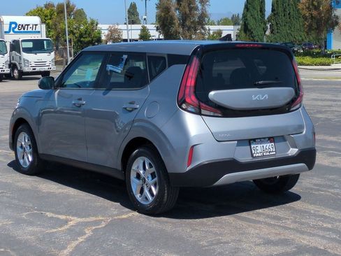 Certified 2023 Kia Soul LX w/ LX Technology Package FWD image 8
