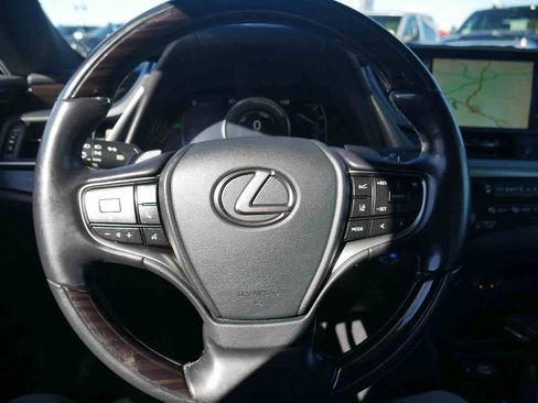 Used 2019 Lexus ES 300h w/ Premium Package image 39
