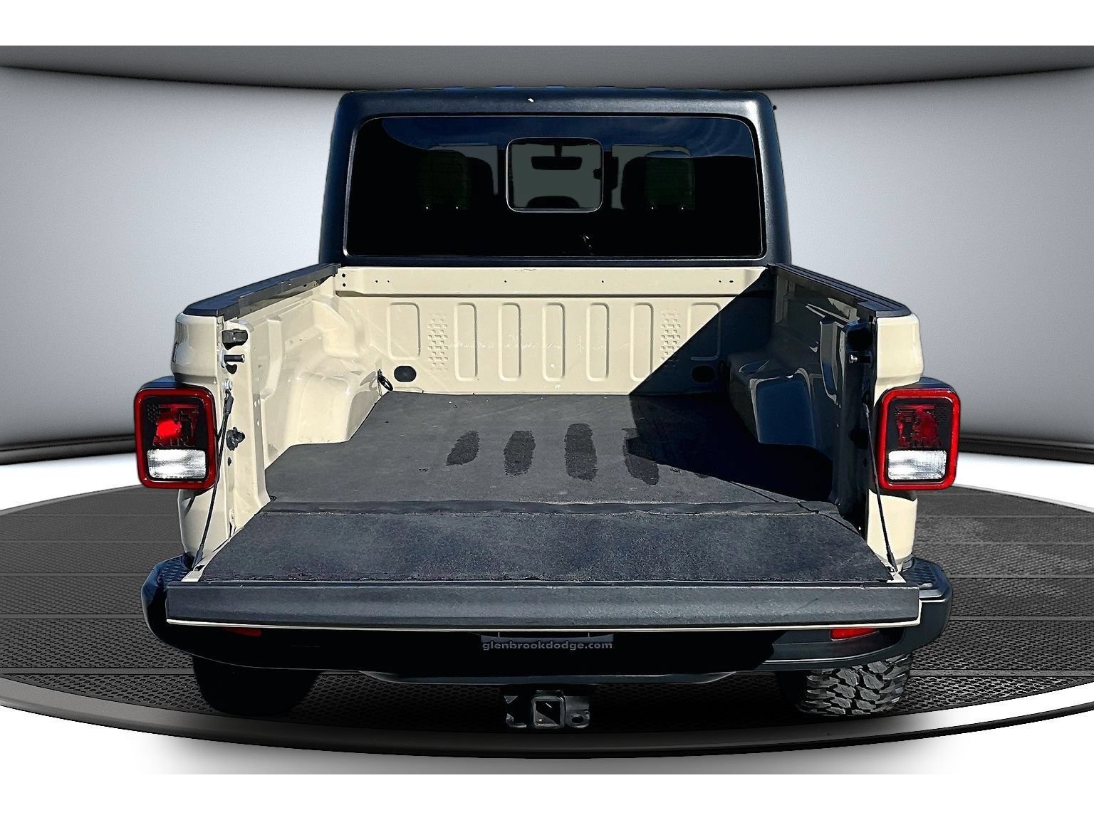 Used 2022 Jeep Gladiator Overland w/ Trailer Tow Package AWD/4WD image 14