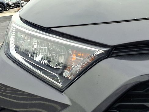 Used 2019 Toyota RAV4 XLE w/ Convenience Package image 12