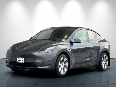 Used 2023 Tesla Model Y Long Range image 8