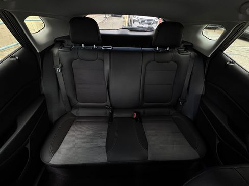Used 2025 Chevrolet Trax LT FWD image 38