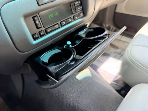 Used 2001 Lincoln Town Car Executive RWD image 29