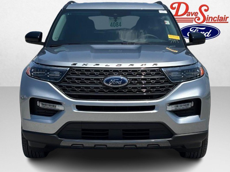 Used 2024 Ford Explorer XLT w/ Equipment Group 202A AWD/4WD image 2