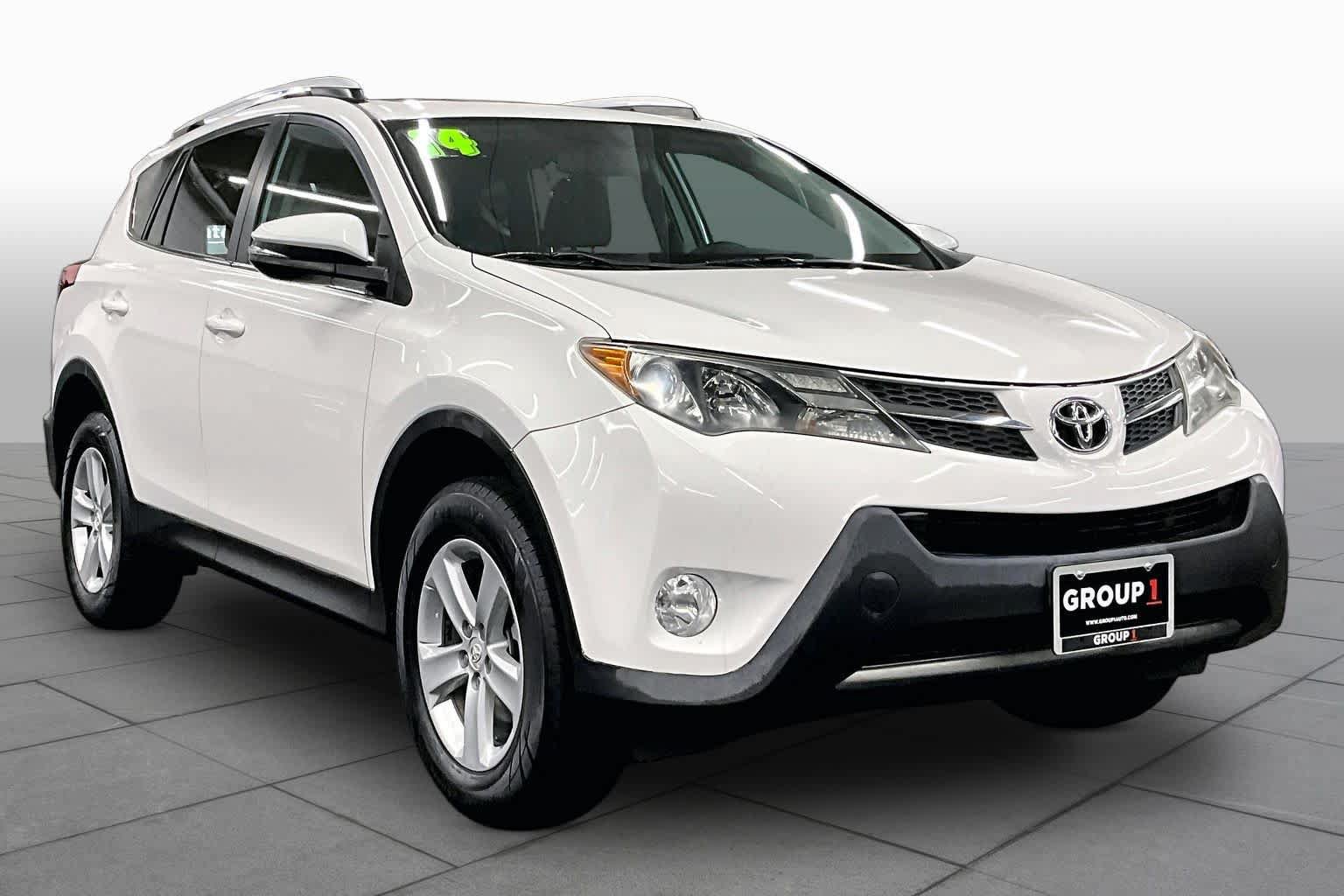 Used 2014 Toyota RAV4 XLE FWD image 2