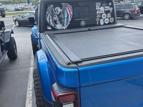 Used 2023 Jeep Gladiator Willys image 10