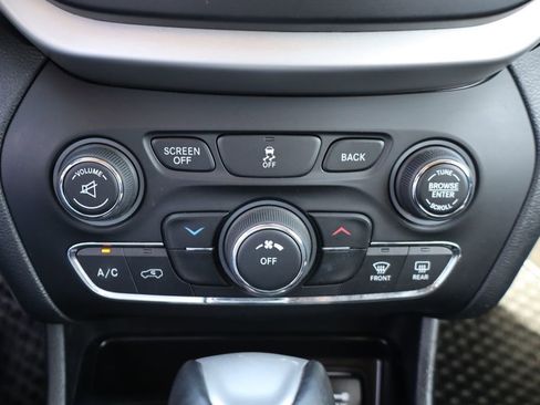 Used 2016 Jeep Cherokee Trailhawk w/ Cold Weather Group AWD/4WD image 23