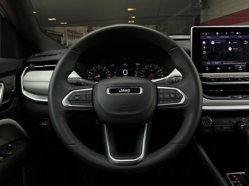 Used 2025 Jeep Compass Limited AWD/4WD image 35