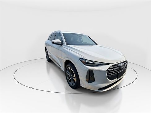 New 2025 Audi Q5 Premium image 2