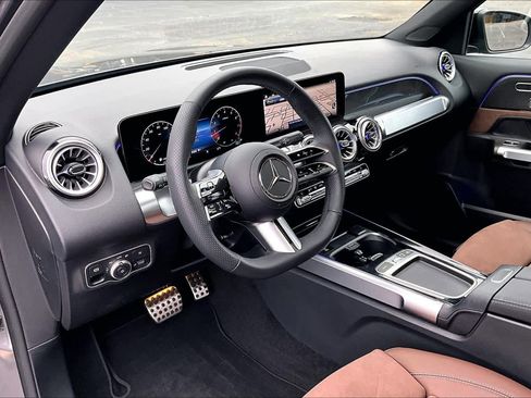 Used 2025 Mercedes-Benz GLB 250 4MATIC image 18