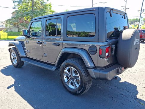 Used 2022 Jeep Wrangler Unlimited Sahara w/ Cold Weather Group AWD/4WD image 4