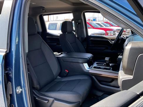 Used 2024 Chevrolet Silverado 1500 LT Trail Boss w/ Dark Appearance Package image 9