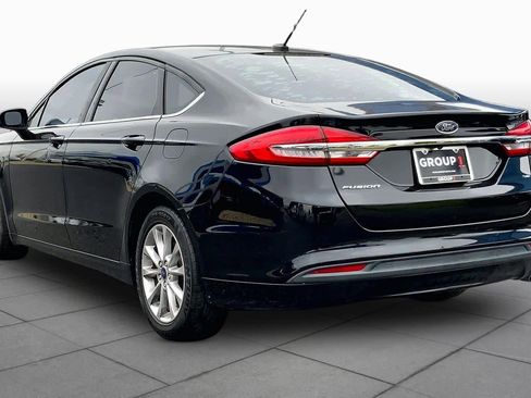 Used 2017 Ford Fusion SE FWD image 11