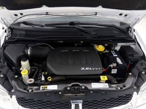 Used 2016 Dodge Grand Caravan SXT w/ UConnect Hands-Free Group image 33