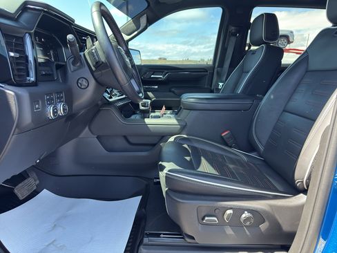 Used 2023 GMC Sierra 1500 AT4X image 9