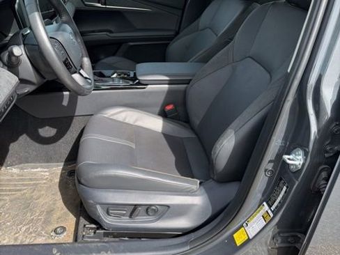 Used 2025 Toyota Camry XLE w/ Premium Plus Package AWD/4WD image 5