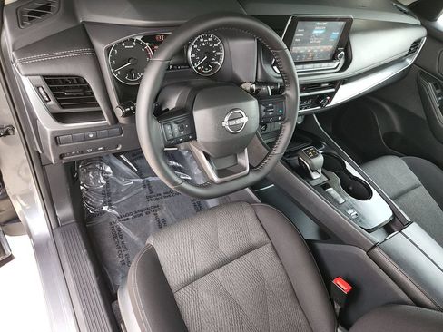 Used 2026 Nissan Rogue SV FWD image 12