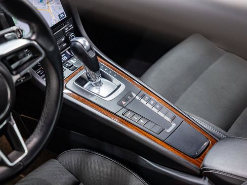 Used 2019 Porsche 911 Carrera 4 AWD/4WD image 16