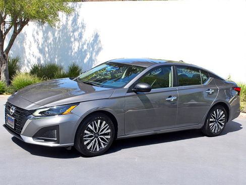 Used 2024 Nissan Altima 2.5 SV image 7