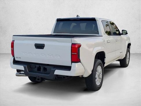 Used 2025 Toyota Tacoma SR5 AWD/4WD image 5