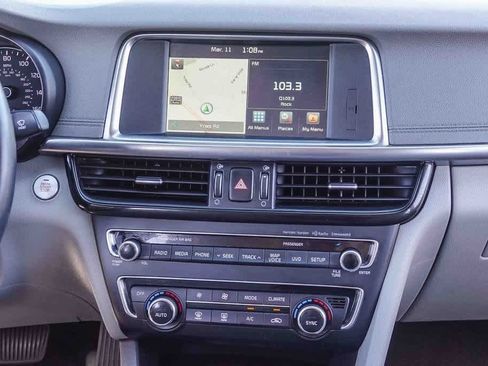 Used 2016 Kia Optima EX w/ Premium Package image 12