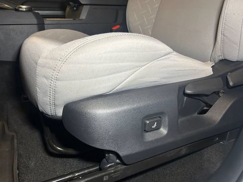Certified 2025 Toyota Tacoma SR5 AWD/4WD image 20